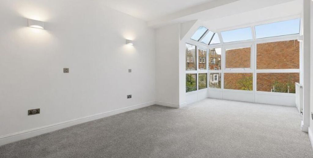 31 Broadhurst Gardens South Hampstead